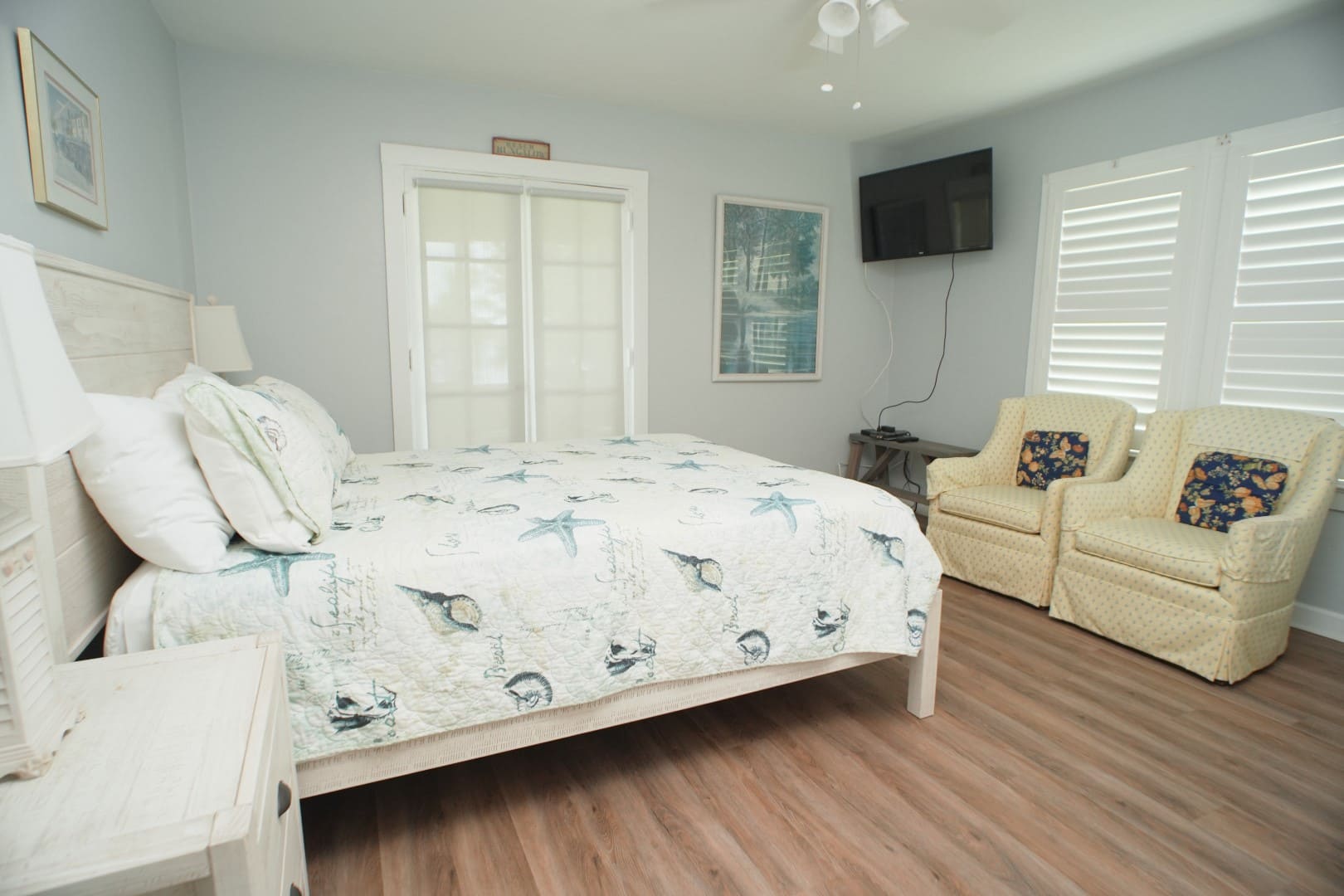 King bedroom inside the Main House